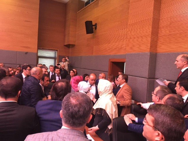 Anayasa Komisyonu'nda yumruk yumruğa kavga 5