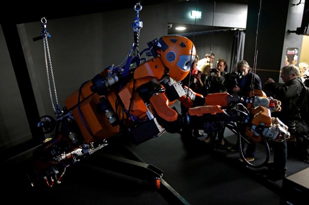 Dalgıç robottan 14. Louis'e dokunuş 2