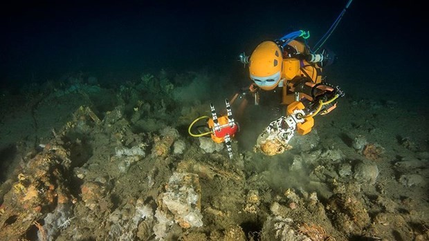 Dalgıç robottan 14. Louis'e dokunuş 3