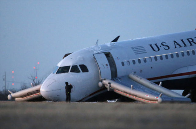 Uçak kazasından sağ kurtulmanın yolları 23