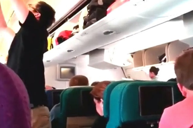 Uçak kazasından sağ kurtulmanın yolları 27