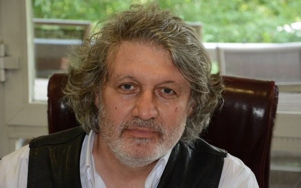 Ünlüler ne okuyor? 4