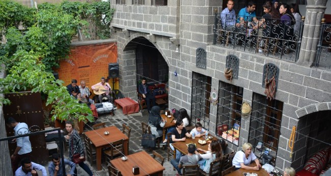 Sur'da artık silah değil müzik sesi yankılanıyor 11