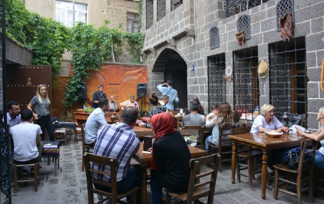 Sur'da artık silah değil müzik sesi yankılanıyor 9