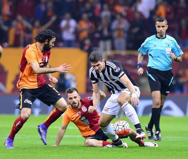 Savunmasız ve orta sahasız 3