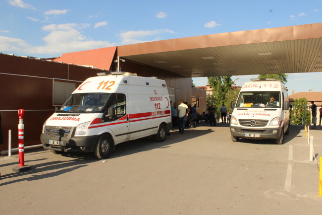 Diyarbakır'da polis aracına bombalı saldırı 8