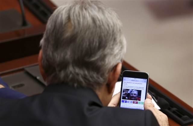 Deniz Baykal kendini internette görünce 3