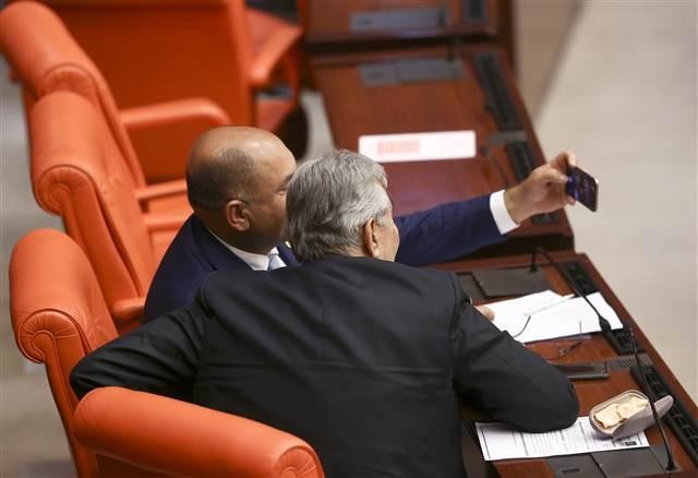 Deniz Baykal kendini internette görünce 6