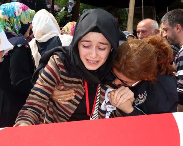 Özel harekat polisinin koluna yazdığı ayet 10