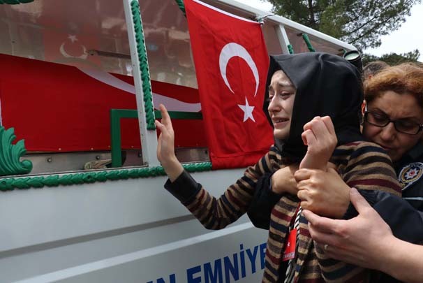 Özel harekat polisinin koluna yazdığı ayet 12