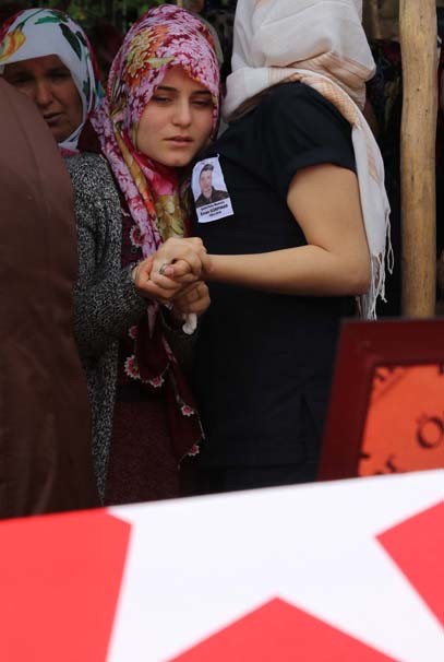 Özel harekat polisinin koluna yazdığı ayet 14