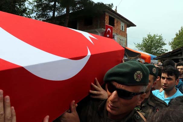 Özel harekat polisinin koluna yazdığı ayet 15