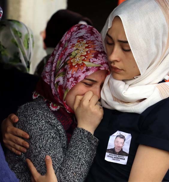 Özel harekat polisinin koluna yazdığı ayet 20