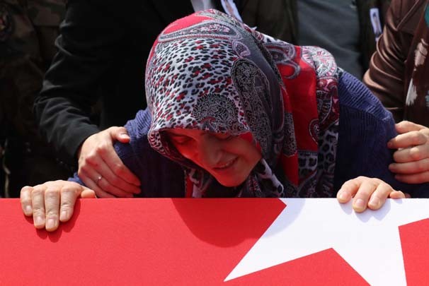 Özel harekat polisinin koluna yazdığı ayet 23