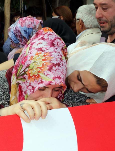 Özel harekat polisinin koluna yazdığı ayet 24