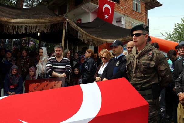 Özel harekat polisinin koluna yazdığı ayet 26