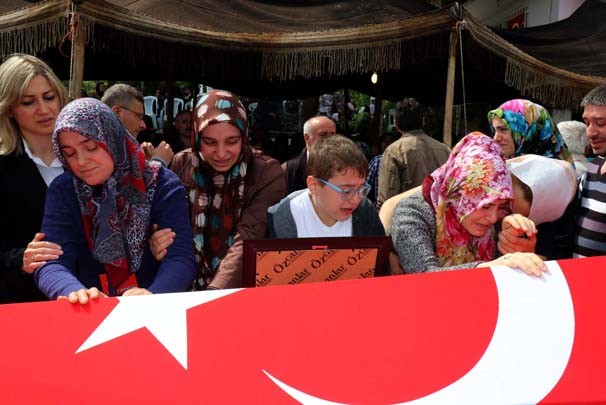 Özel harekat polisinin koluna yazdığı ayet 7