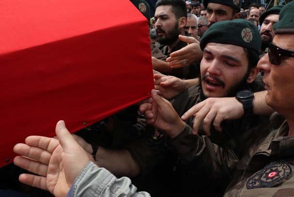 Özel harekat polisinin koluna yazdığı ayet 9