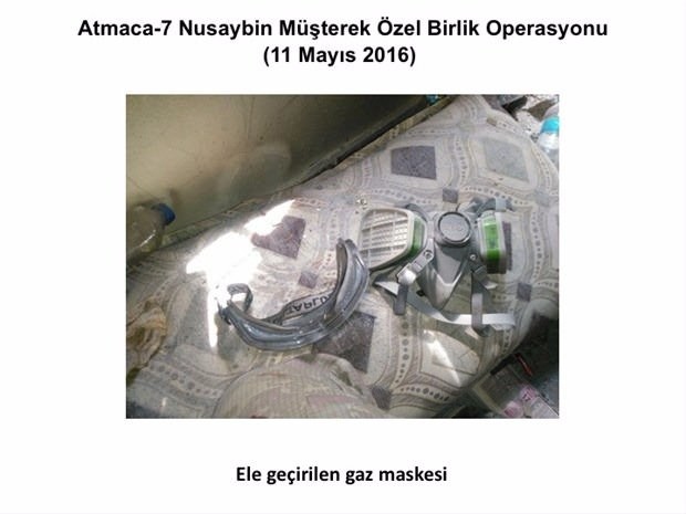 PKK’lılar Kuran-ı Kerim’leri parçaladı 17