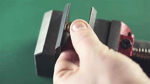 Tabanca mermisinden yaptığına inanamayacaksınız! 2