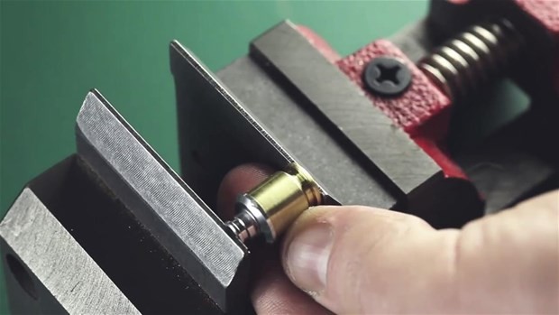 Tabanca mermisinden yaptığına inanamayacaksınız! 43