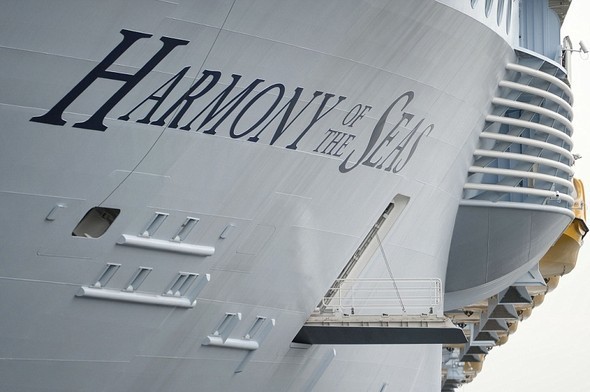 Dünyanın en büyük yolcu gemisi sulara iniyor! 3