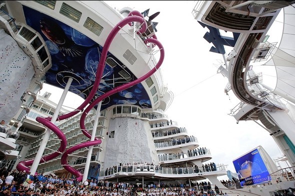 Dünyanın en büyük yolcu gemisi sulara iniyor! 4