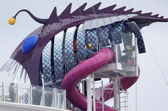 Dünyanın en büyük yolcu gemisi sulara iniyor! 5