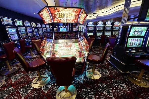 Dünyanın en büyük yolcu gemisi sulara iniyor! 7