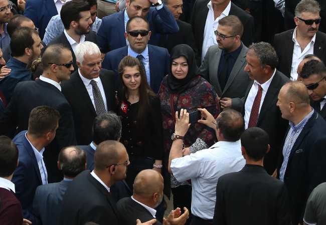 MHP'de miting gibi kurultay toplantısı 31