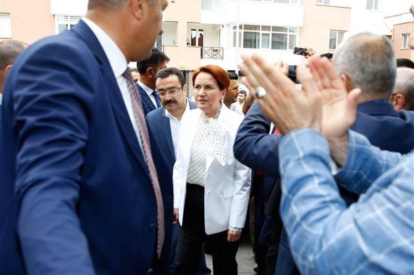 MHP'de miting gibi kurultay toplantısı 27