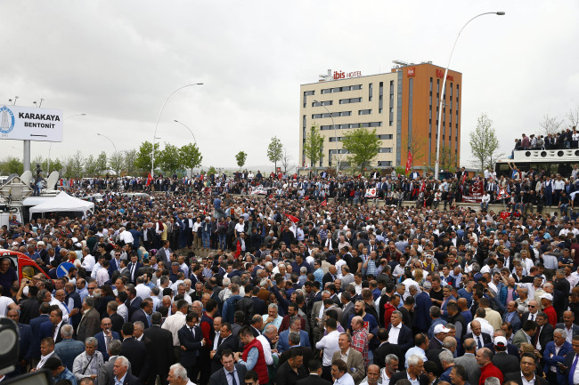 MHP'de miting gibi kurultay toplantısı 40