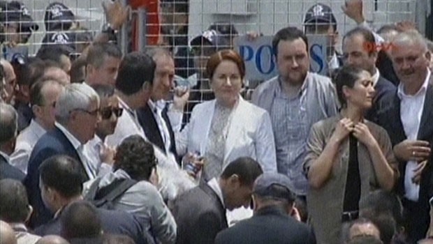 MHP'de miting gibi kurultay toplantısı 28