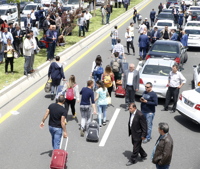 MHP'de miting gibi kurultay toplantısı 38