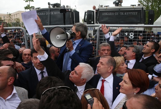 MHP'de miting gibi kurultay toplantısı 1