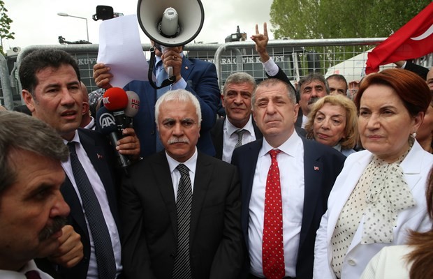 MHP'de miting gibi kurultay toplantısı 3