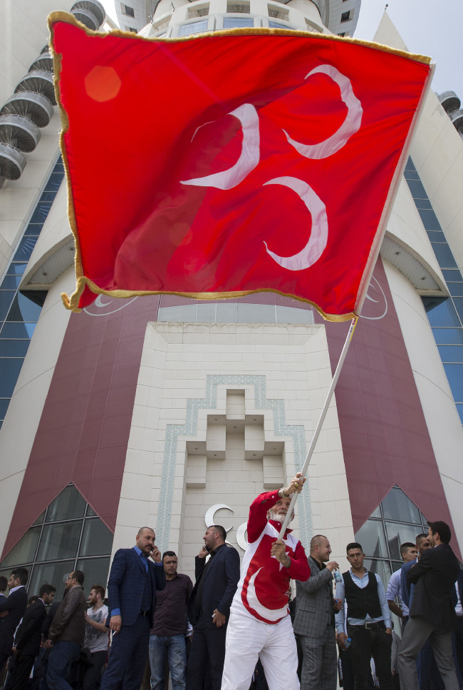 MHP'de miting gibi kurultay toplantısı 42