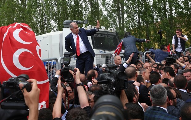 MHP'de miting gibi kurultay toplantısı 14