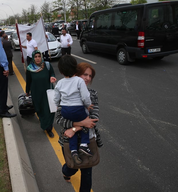 MHP'de miting gibi kurultay toplantısı 17