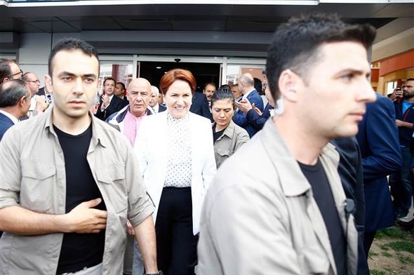 MHP'de miting gibi kurultay toplantısı 23