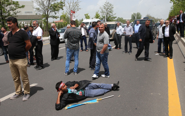 MHP'de miting gibi kurultay toplantısı 37