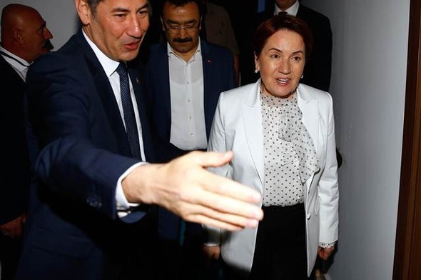 MHP'de miting gibi kurultay toplantısı 26