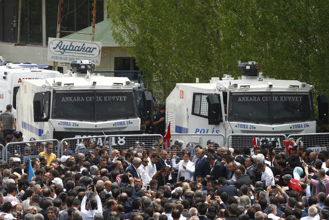 MHP'de miting gibi kurultay toplantısı 39