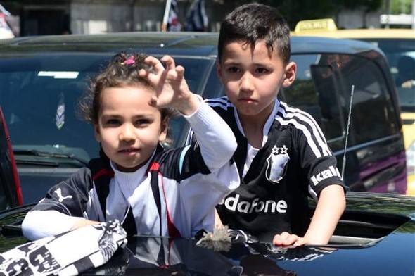 Beşiktaş taraftarı kutlamalara başladı 1