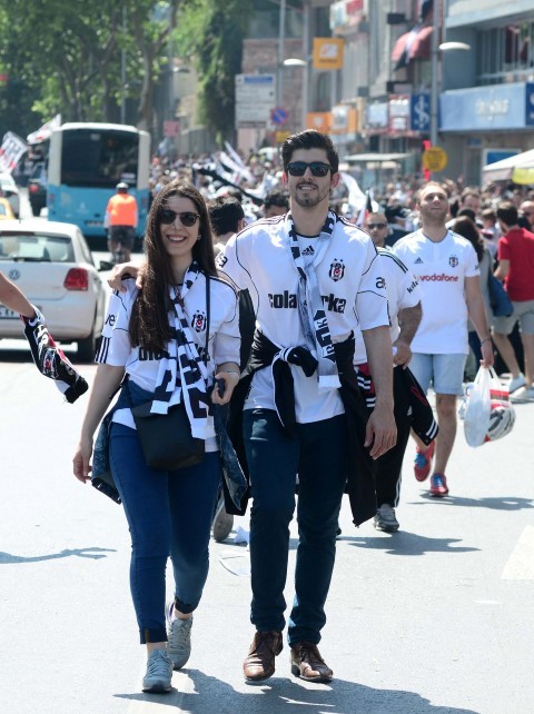 Beşiktaş taraftarı kutlamalara başladı 32