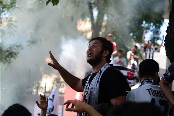 Beşiktaş taraftarı kutlamalara başladı 13