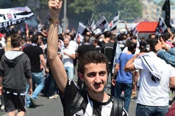 Beşiktaş taraftarı kutlamalara başladı 17