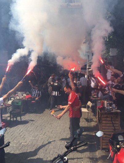 Beşiktaş taraftarı kutlamalara başladı 18