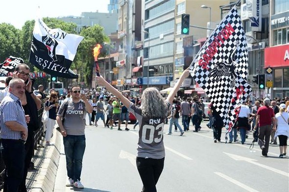 Beşiktaş taraftarı kutlamalara başladı 3