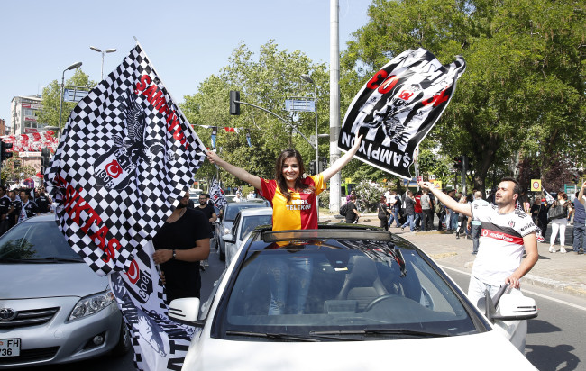 Beşiktaş taraftarı kutlamalara başladı 38